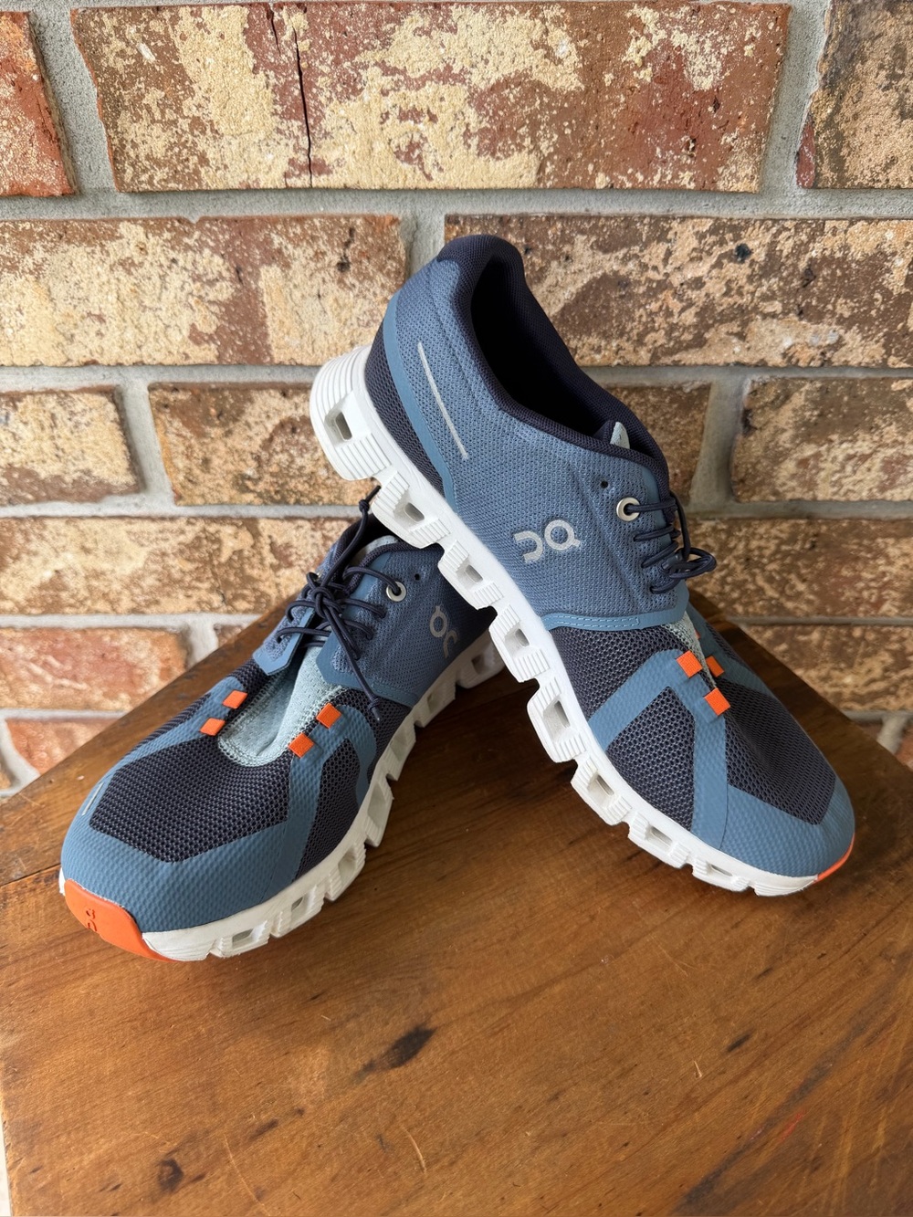 On Cloud 5 Push Sneakers Dust Ink Colorway Men’s Size 9.5. Excellent Condition!